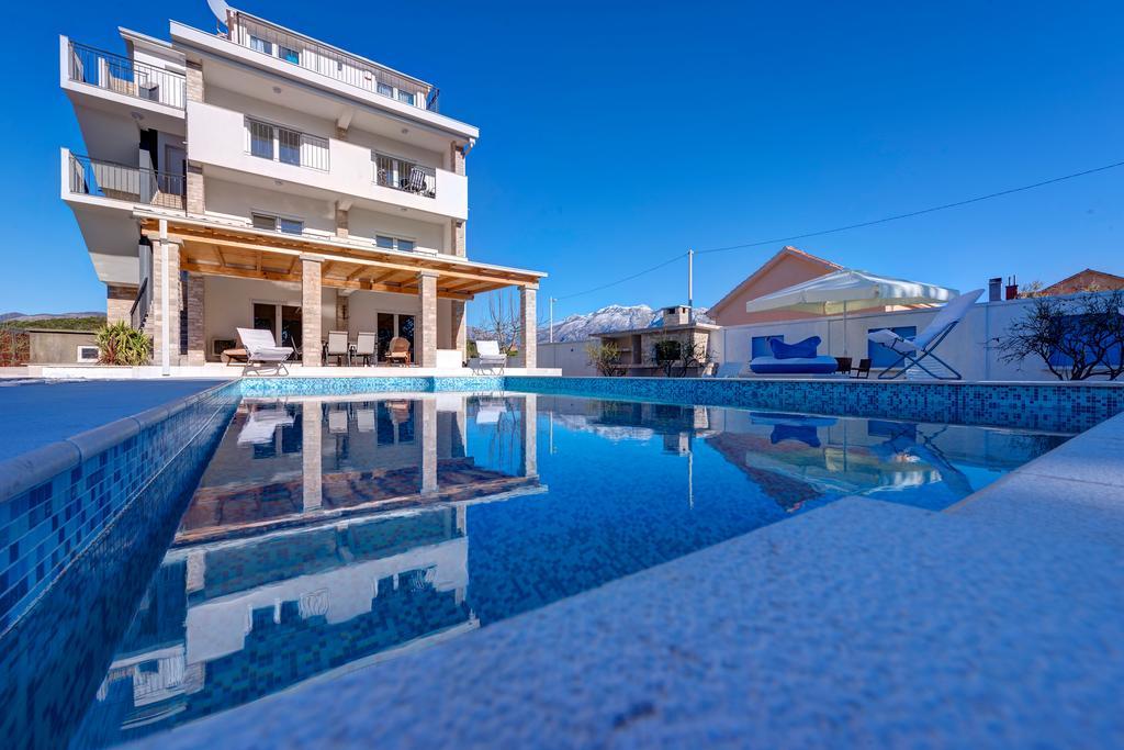 Villa Sandy Apartments Tivat Buitenkant foto