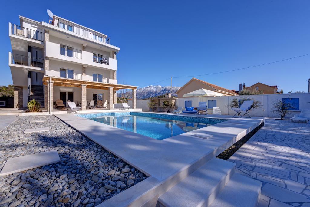 Villa Sandy Apartments Tivat Buitenkant foto